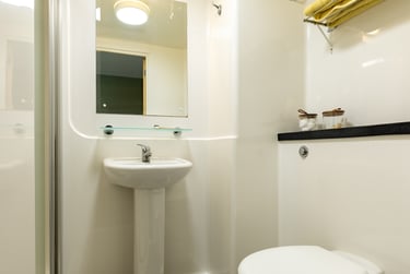 Silver En Suite at Europa, 190 Erskine Street, City Centre, Liverpool, L61AL - Image 11